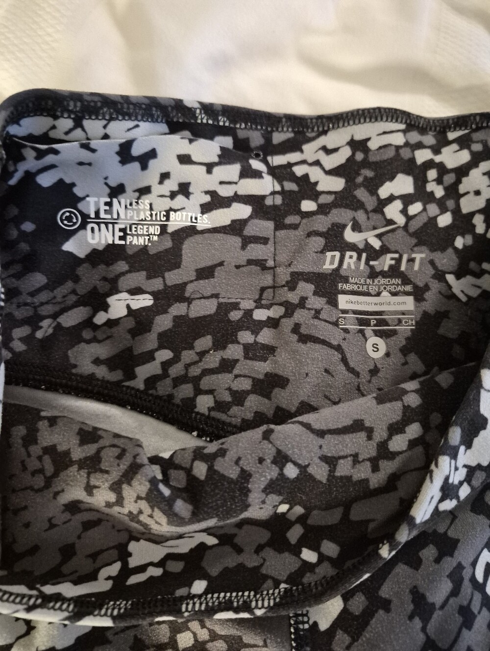 Nike Women’s Dri Fit Camo Performance Jeggings - Picture 5 of 8